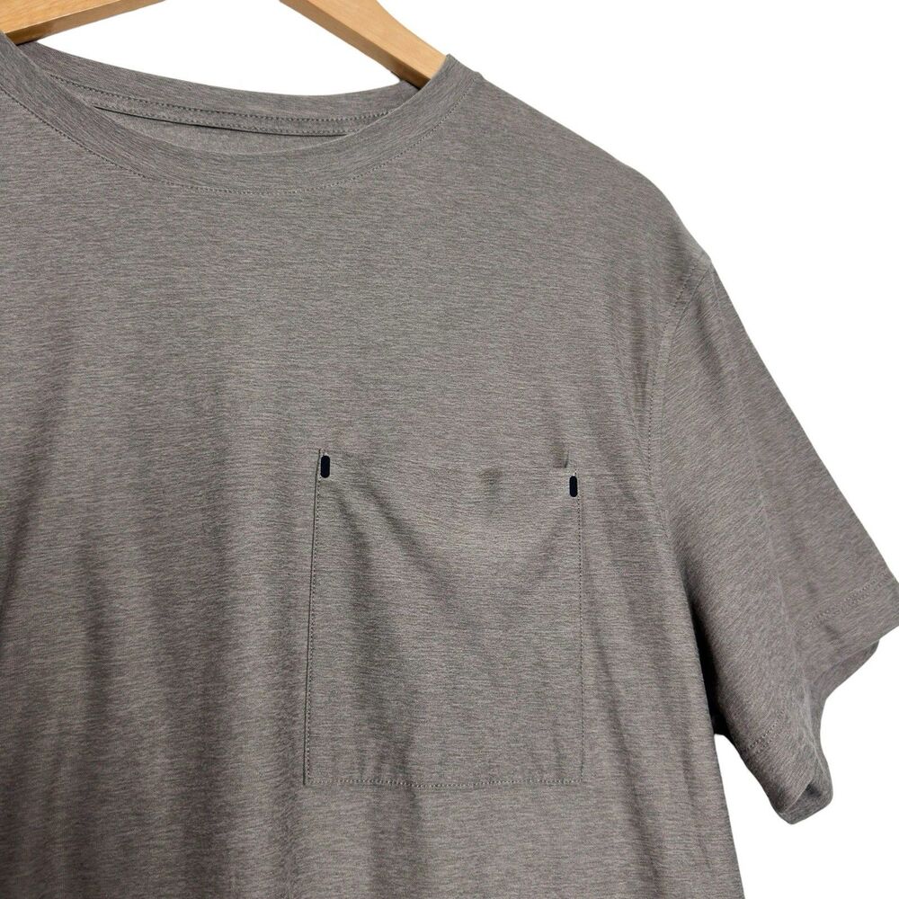Vuori Short Sleeve Strato Pocket Tee Sz Medium Relaxed Fit Taupe Heather Stretch - Picture 3 of 10